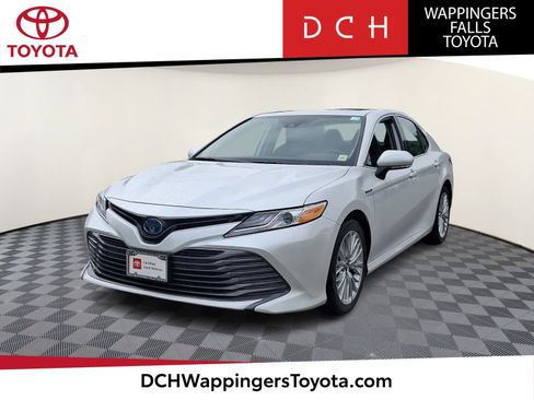 Certified 2020 Toyota Camry XLE w/ Sunroof Package FWD image 1