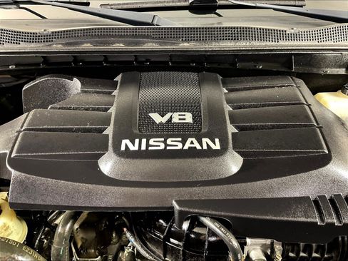 Used 2018 Nissan Titan SV w/ SV Convenience Package AWD/4WD image 31