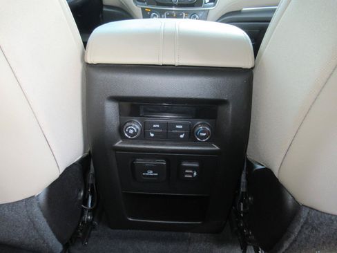 Certified 2023 Chevrolet Traverse Premier FWD image 34
