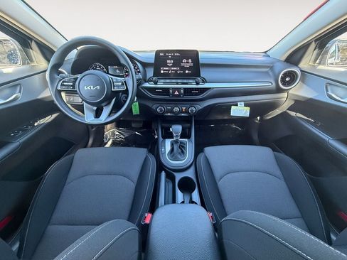 Used 2024 Kia Forte LXS w/ LXS Technology Package FWD image 11