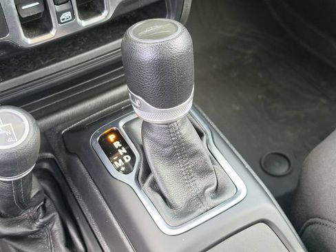 Used 2023 Jeep Gladiator Sport AWD/4WD image 27