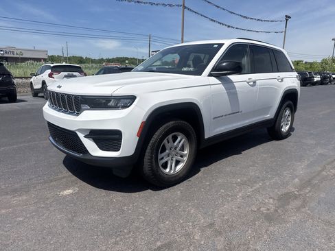 Used 2023 Jeep Grand Cherokee Laredo AWD/4WD image 8