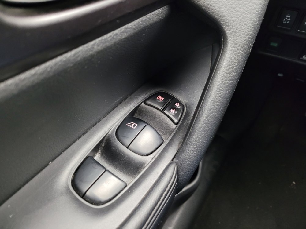 Used 2015 Nissan Rogue SV AWD/4WD image 32