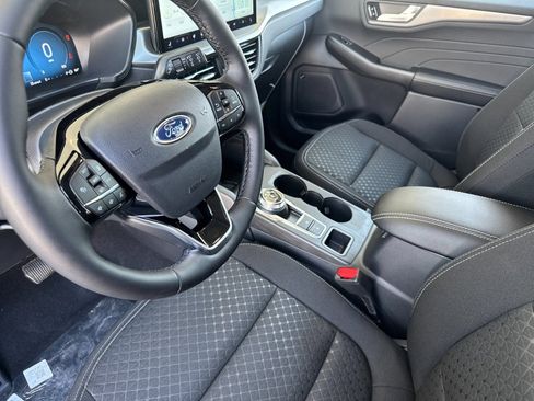New 2025 Ford Escape Active w/ Active Premium Tech Pack image 9