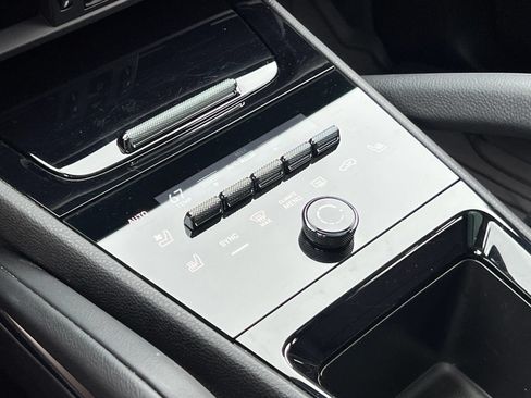Certified 2026 Porsche Cayenne E-Hybrid AWD/4WD image 31