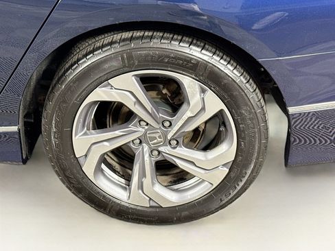 Used 2018 Honda Accord EX image 9