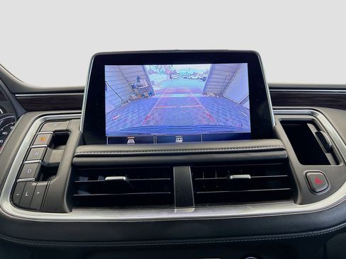 Used 2021 Chevrolet Suburban LT image 9