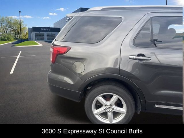Used 2017 Ford Explorer XLT w/ Equipment Group 202A AWD/4WD image 6