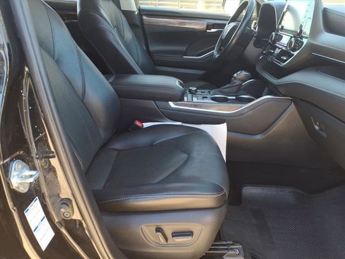 Used 2020 Toyota Highlander Limited image 11