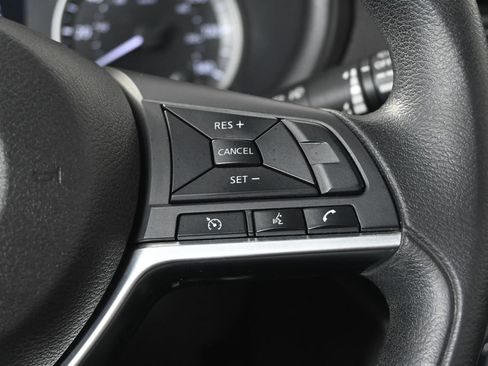 Used 2018 Nissan Kicks SV FWD image 34