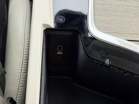 Used 2023 Volvo XC60 B5 Ultimate w/ Protection Package Premier image 33