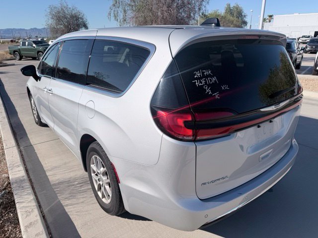 Used 2024 Chrysler Pacifica Touring-L FWD image 6