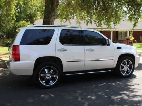 Used 2007 Cadillac Escalade AWD w/ Information Package image 46