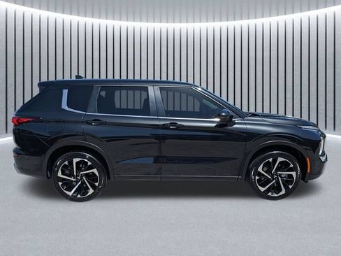 Used 2024 Mitsubishi Outlander SE Black Edition FWD image 3