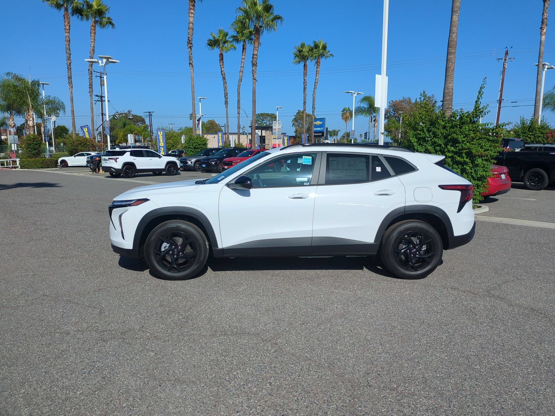 Used 2026 Chevrolet Trax LT w/ Driver Confidence Package FWD image 2