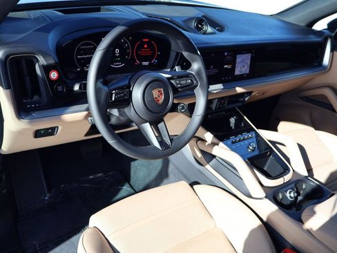 Certified 2026 Porsche Cayenne E-Hybrid image 4