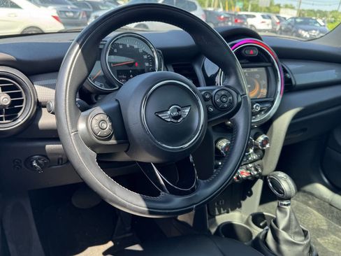 Used 2018 MINI Cooper 2-Door Hardtop FWD image 9