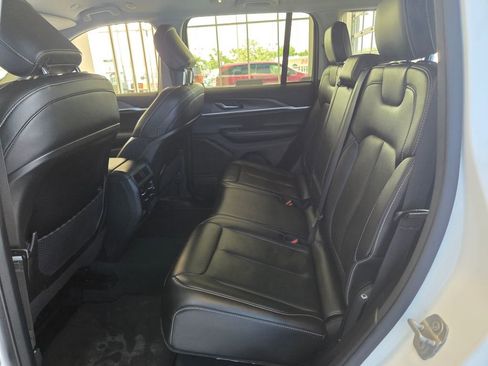 Used 2023 Jeep Grand Cherokee Limited AWD/4WD image 20