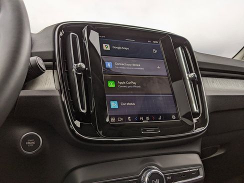 Certified 2025 Volvo XC40 B5 Ultra w/ Climate Package image 17