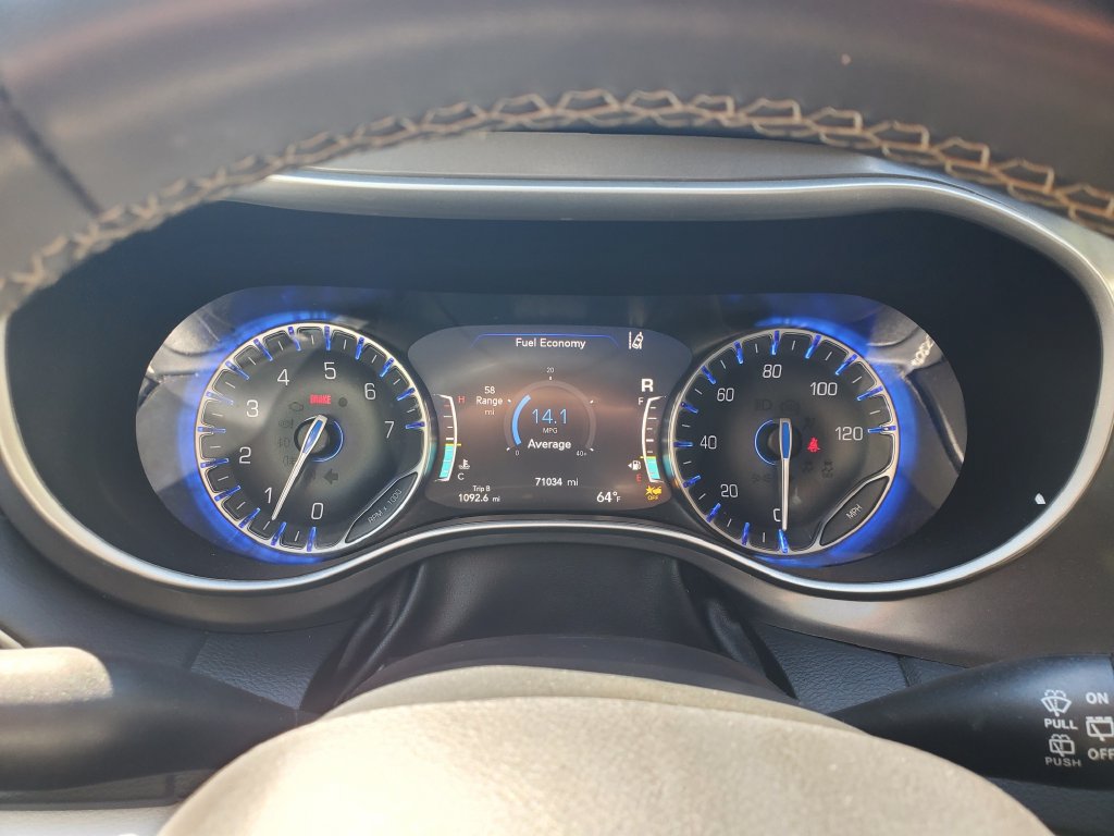 Used 2023 Chrysler Pacifica Touring-L FWD image 26