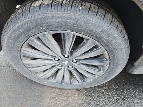 Used 2020 Mitsubishi Outlander AWD image 12