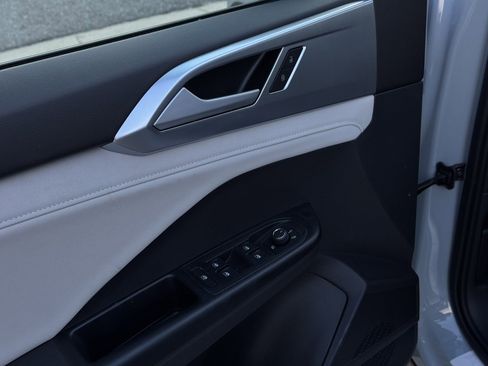 New 2026 Volkswagen Taos SE image 19