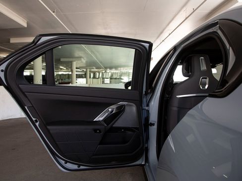 Certified 2025 BMW 760i xDrive w/ Executive Package image 22