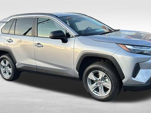 Used 2025 Toyota RAV4 LE AWD/4WD image 29
