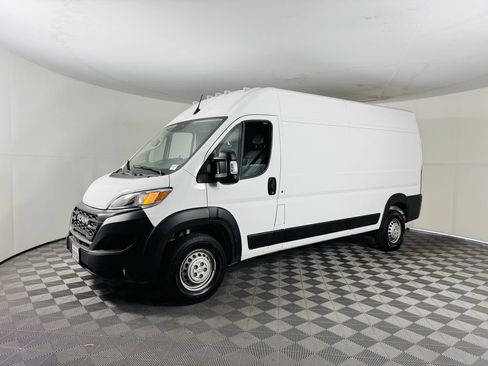 Used 2026 RAM ProMaster 2500 w/ Convenience Group FWD image 4