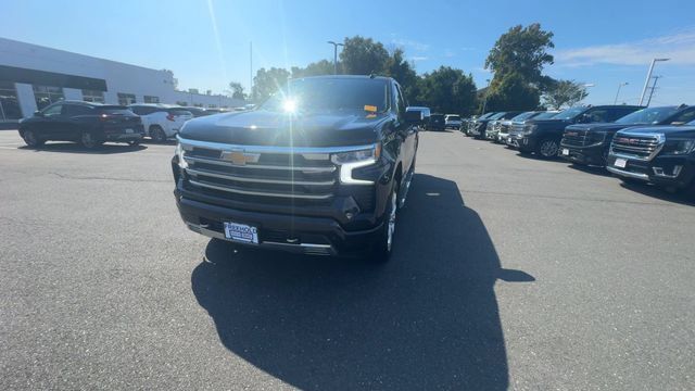 Used 2024 Chevrolet Silverado 1500 High Country w/ Technology Package AWD/4WD image 3