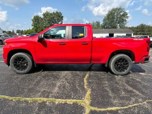 Used 2020 Chevrolet Silverado 1500 Custom w/ Custom Value Package AWD/4WD image 6