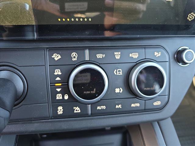 New 2026 Land Rover Defender 110 X-Dynamic SE AWD/4WD image 22
