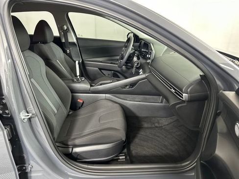 Used 2024 Hyundai Elantra SE image 28