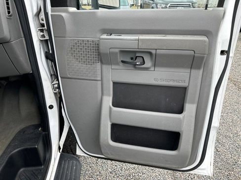 Used 2010 Ford E-350 and Econoline 350 XLT image 27