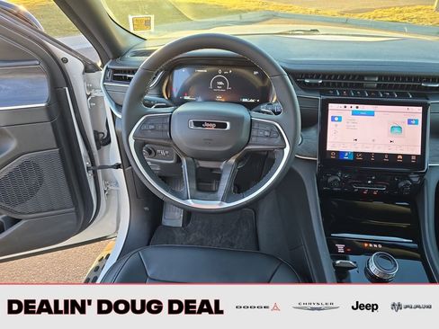 Used 2025 Jeep Grand Cherokee Limited w/ Trailer Tow Package image 15