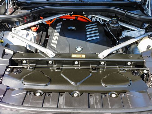 Used 2023 BMW X5 xDrive45e w/ Parking Assistance Package image 27