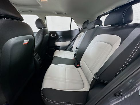 Used 2025 Hyundai Venue SEL image 27