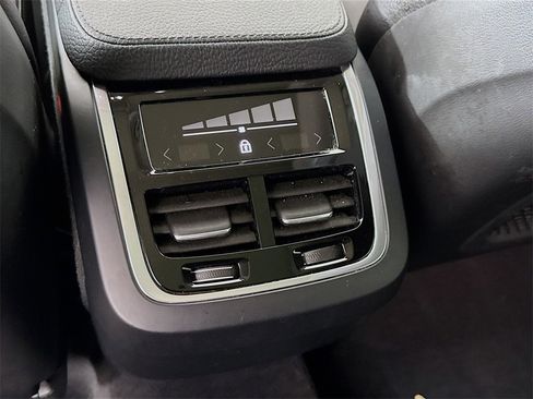 Used 2018 Volvo XC90 T5 Momentum w/ Momentum Plus Package image 27