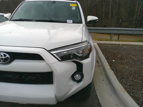 Used 2018 Toyota 4Runner SR5 Premium image 11