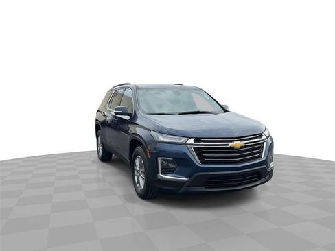 Certified 2023 Chevrolet Traverse LT FWD image 2