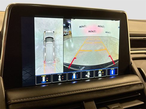 Used 2022 GMC Yukon SLT w/ SLT Premium Package image 17