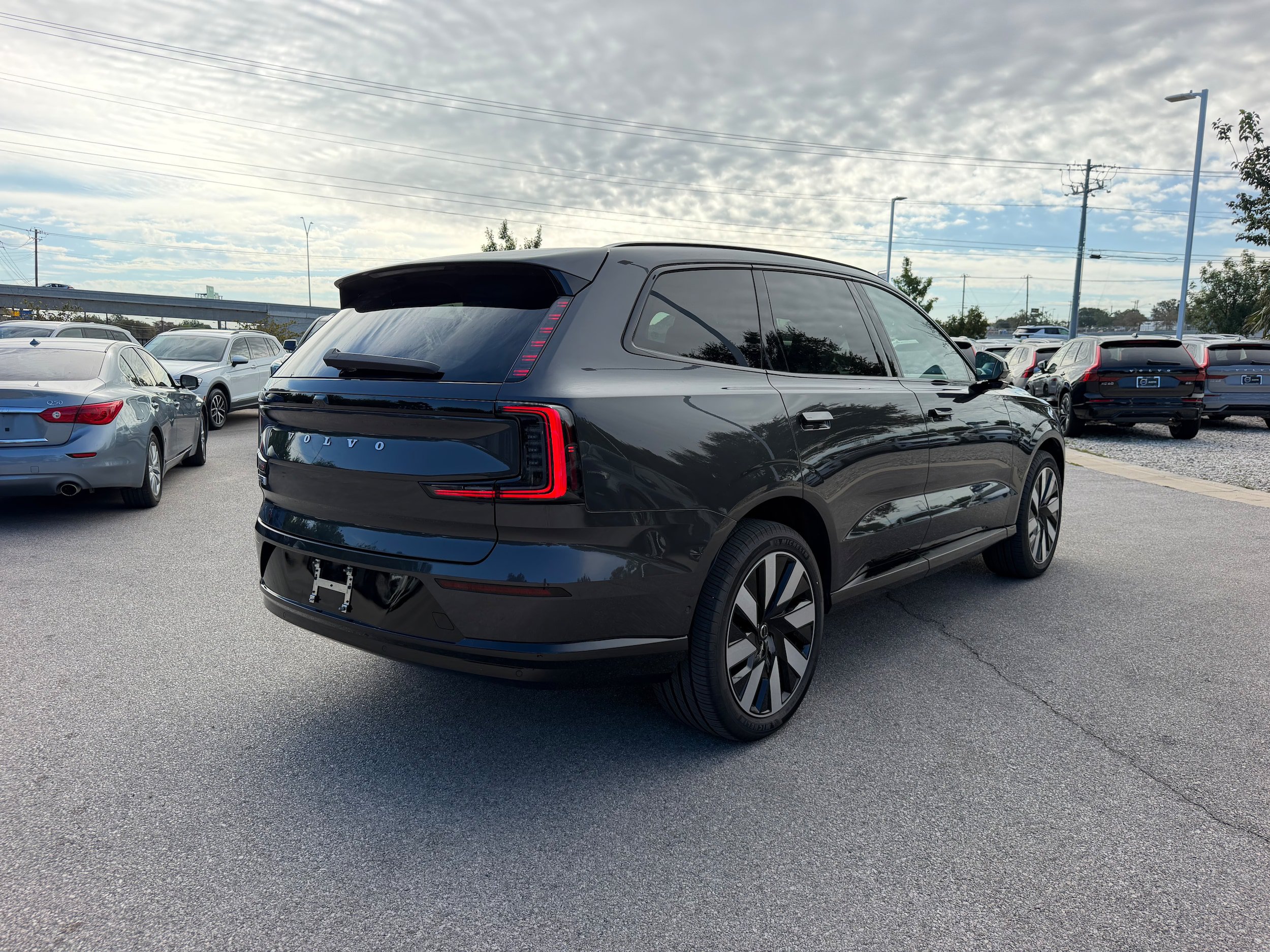 Certified 2025 Volvo EX90 Plus AWD/4WD image 6