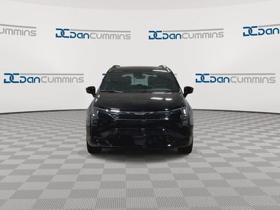 New 2027 Chrysler Pacifica Limited w/ Family Tech Group