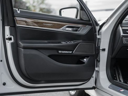 Used 2018 BMW 750i xDrive image 37