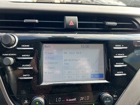 Used 2018 Toyota Camry XSE FWD image 12