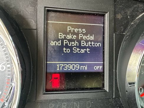 Used 2014 Chrysler Town & Country Touring-L w/ Driver Convenience Group FWD image 7