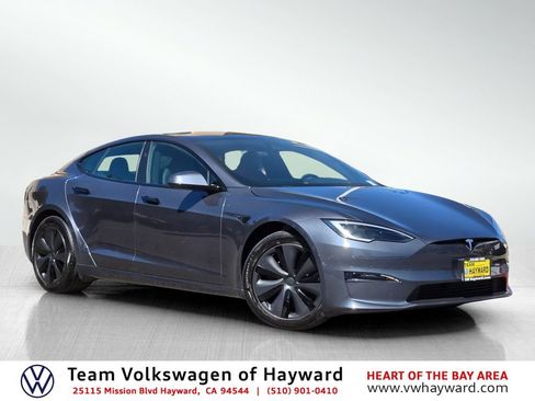 Used 2023 Tesla Model S Standard Range image 1