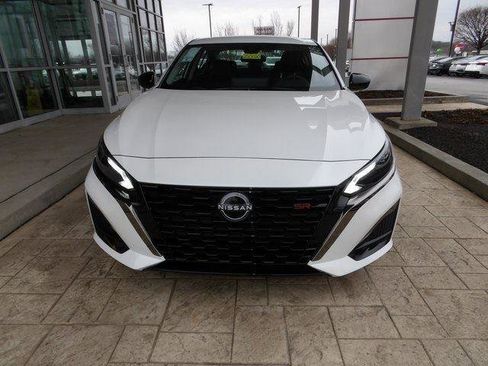 Used 2025 Nissan Altima 2.5 SR w/ SR Premium Package image 2