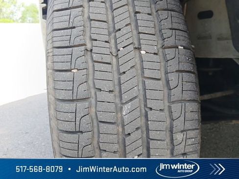 Used 2015 Chrysler Town & Country Touring FWD image 4