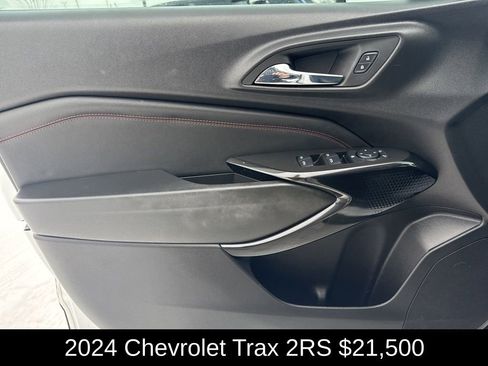 Used 2024 Chevrolet Trax RS w/ Sunroof Package image 9
